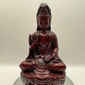 Kwan Yin Buddha figurine in red resin. Kuan Yin Guang Ying sitting buddha.